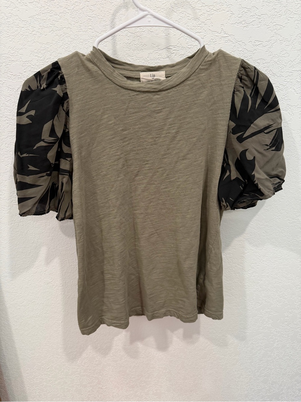 T.La Olive Tee with Black Printed Puff Sleeves